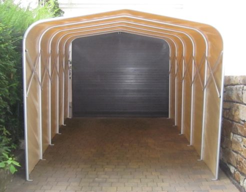 Tunnel vor Garage